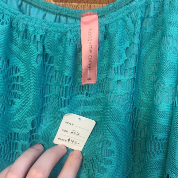 💚 Beautiful Lace Dress 💚 - Picture 2 of 4